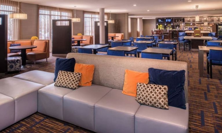 Lobby and coworking lounge at Courtyard By Marriott Boise West/Meridian.