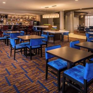 Dining area perfect for coworking at Courtyard By Marriott Boise West/Meridian.