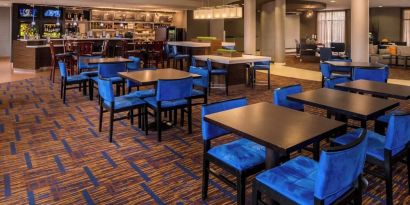 Dining area perfect for coworking at Courtyard By Marriott Boise West/Meridian.