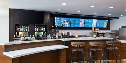 Hotel bar at Courtyard By Marriott Boise West/Meridian.