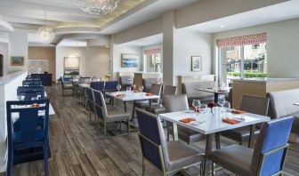 Dining area perfect for coworking at Hyatt Regency Valencia.