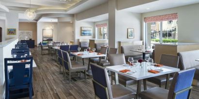 Dining area perfect for coworking at Hyatt Regency Valencia.