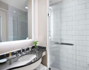 Guest bathroom with shower at Hyatt Regency Valencia.