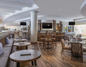 Dining area perfect for coworking at Hyatt Regency Valencia.