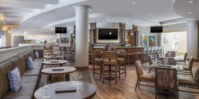 Dining area perfect for coworking at Hyatt Regency Valencia.