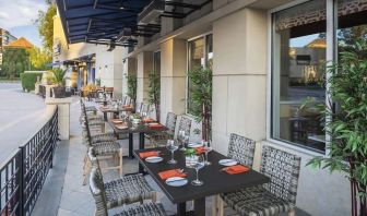 Alfresco dining area perfect for coworking at Hyatt Regency Valencia.