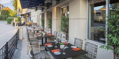 Alfresco dining area perfect for coworking at Hyatt Regency Valencia.