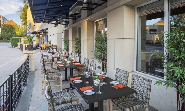 Alfresco dining area perfect for coworking at Hyatt Regency Valencia.