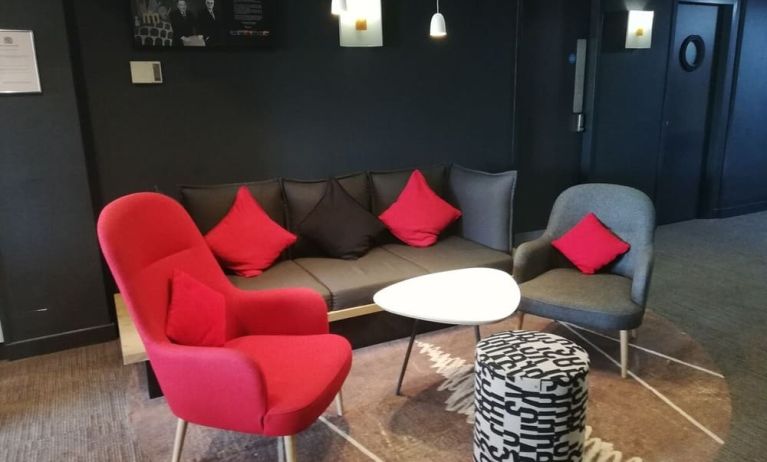 Lobby lounge at Ibis Birmingham Bordesley.