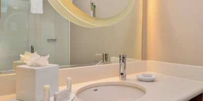 Guest bathroom with shower at SpringHill Suites By Marriott Irvine John Wayne Airport/Orange County.