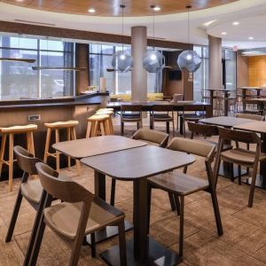 Dining area perfect for coworking at SpringHill Suites By Marriott Irvine John Wayne Airport/Orange County.