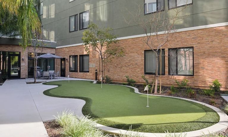 Putting green available at SpringHill Suites By Marriott Irvine John Wayne Airport/Orange County.