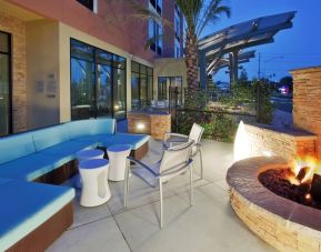 Fire pit perfect for coworking at SpringHill Suites By Marriott Irvine John Wayne Airport/Orange County.