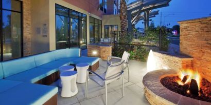 Fire pit perfect for coworking at SpringHill Suites By Marriott Irvine John Wayne Airport/Orange County.