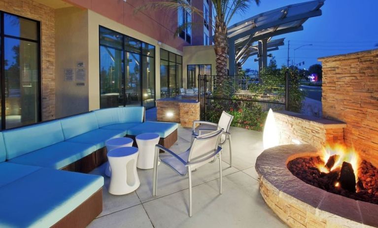 Fire pit perfect for coworking at SpringHill Suites By Marriott Irvine John Wayne Airport/Orange County.