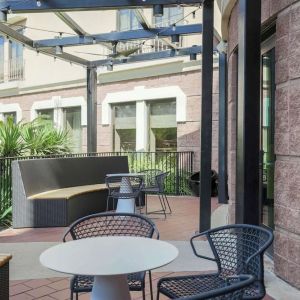 Courtyard perfect for coworking at DoubleTree By Hilton Austin University Area.