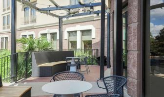 Courtyard perfect for coworking at DoubleTree By Hilton Austin University Area.