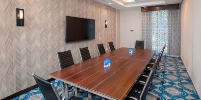 Meeting room at Hilton Garden Inn Burbank Downtown.