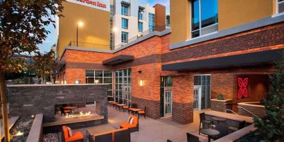 Courtyard perfect for coworking at Hilton Garden Inn Burbank Downtown.