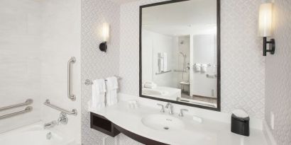 Guest bathroom with shower and tub at Hilton Garden Inn Burbank Downtown.