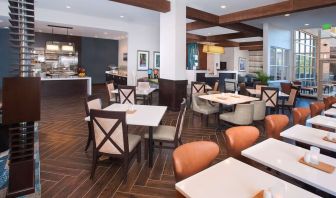 Dining area perfect for coworking at Hilton Garden Inn Burbank Downtown.