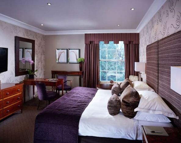 Day use king room with work desk at Alexander House Hotel And Utopia Spa Hotel.