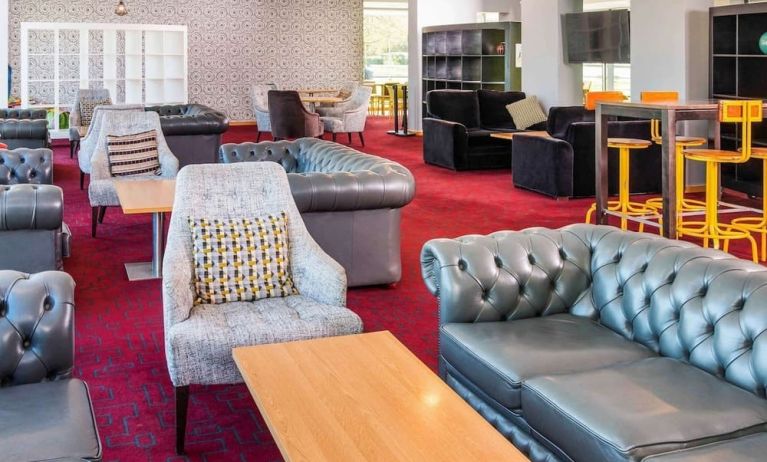 Lobby lounge at Ibis Styles Crewe.