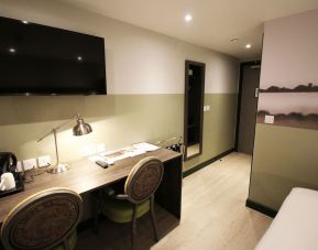 Day use room with work desk at Aparthotel Best Western Plus London Croydon.