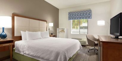 Day use room with work desk at Hampton Inn Phoenix-Midtown-Downtown Area.