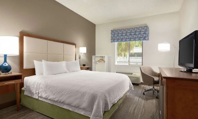 Day use room with work desk at Hampton Inn Phoenix-Midtown-Downtown Area.