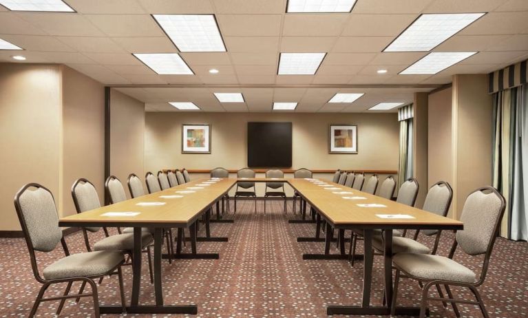 Meeting room at Hampton Inn Phoenix-Midtown-Downtown Area.