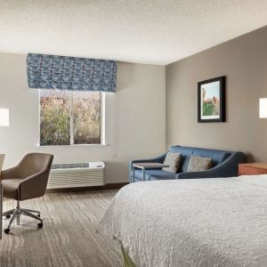 Day use room with work desk and sofa at Hampton Inn Phoenix-Midtown-Downtown Area.