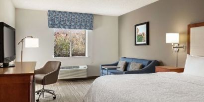 Day use room with work desk and sofa at Hampton Inn Phoenix-Midtown-Downtown Area.