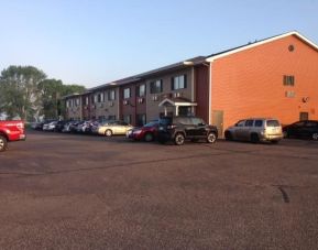 Parking area at Coratel Inn & Suites By Jasper New Richmond.