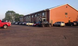 Parking area at Coratel Inn & Suites By Jasper New Richmond.