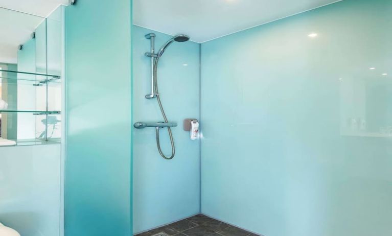 Guest bathroom with shower at Ibis Styles Haydock.