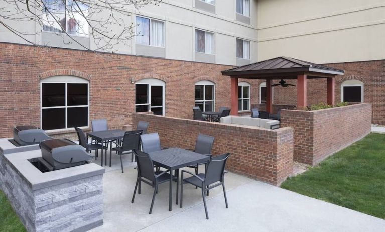 Barbecue area at Fairfield Inn By Marriott Denver Airport.