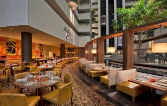 Dining area perfect for coworking at Hyatt Regency Dallas.