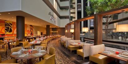 Dining area perfect for coworking at Hyatt Regency Dallas.