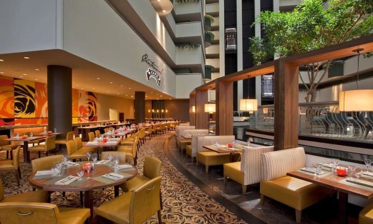 Dining area perfect for coworking at Hyatt Regency Dallas.