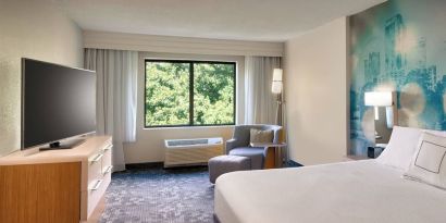 Day use room with natural light at Courtyard By Marriott Charlotte Airport/Billy Graham Parkway.