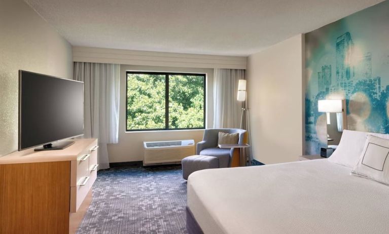 Day use room with natural light at Courtyard By Marriott Charlotte Airport/Billy Graham Parkway.