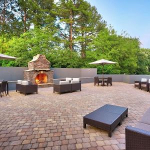 Picnic area perfect for coworking at Courtyard By Marriott Charlotte Airport/Billy Graham Parkway.