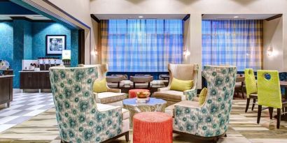 Lobby and coworking lounge at Hampton Inn & Suites Atlanta Perimeter Dunwoody.