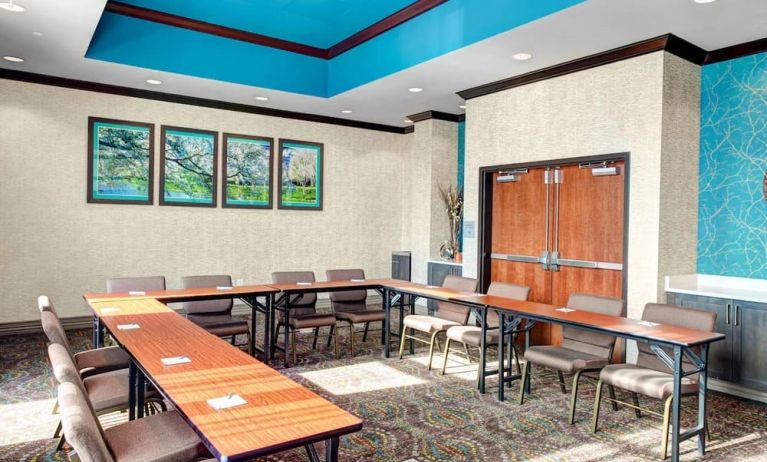 Meeting room at Hampton Inn & Suites Atlanta Perimeter Dunwoody.