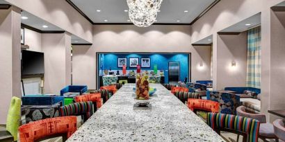 Dining area perfect for coworking at Hampton Inn & Suites Atlanta Perimeter Dunwoody.