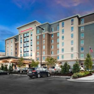 Hotel exterior at Hampton Inn & Suites Atlanta Perimeter Dunwoody.