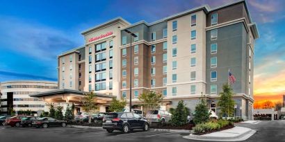 Hotel exterior at Hampton Inn & Suites Atlanta Perimeter Dunwoody.