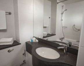 Private guest bathroom with comined shower and tub at Holiday Inn London - Heathrow M4J4.