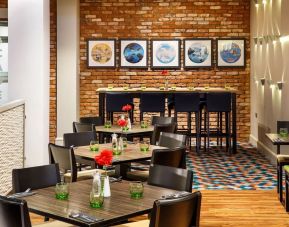 Dining area at Holiday Inn London - Heathrow M4J4.